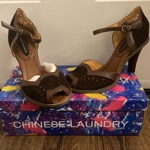 Chinese Laundry Lark split suede heel size 7